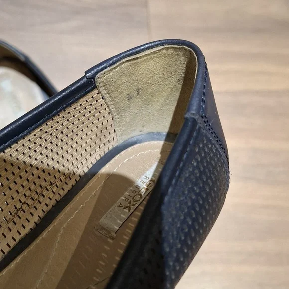 Geox Navy Patent Leather Perforated 'Lola' Ballet Flats (Size EU 37/US 6.5) - Picture 8 of 8